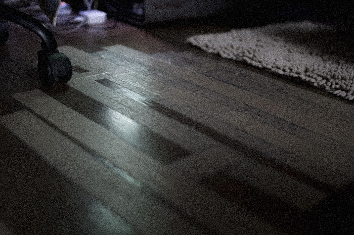 床 ガムテープ